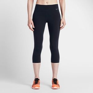Nike cropped length workout legging